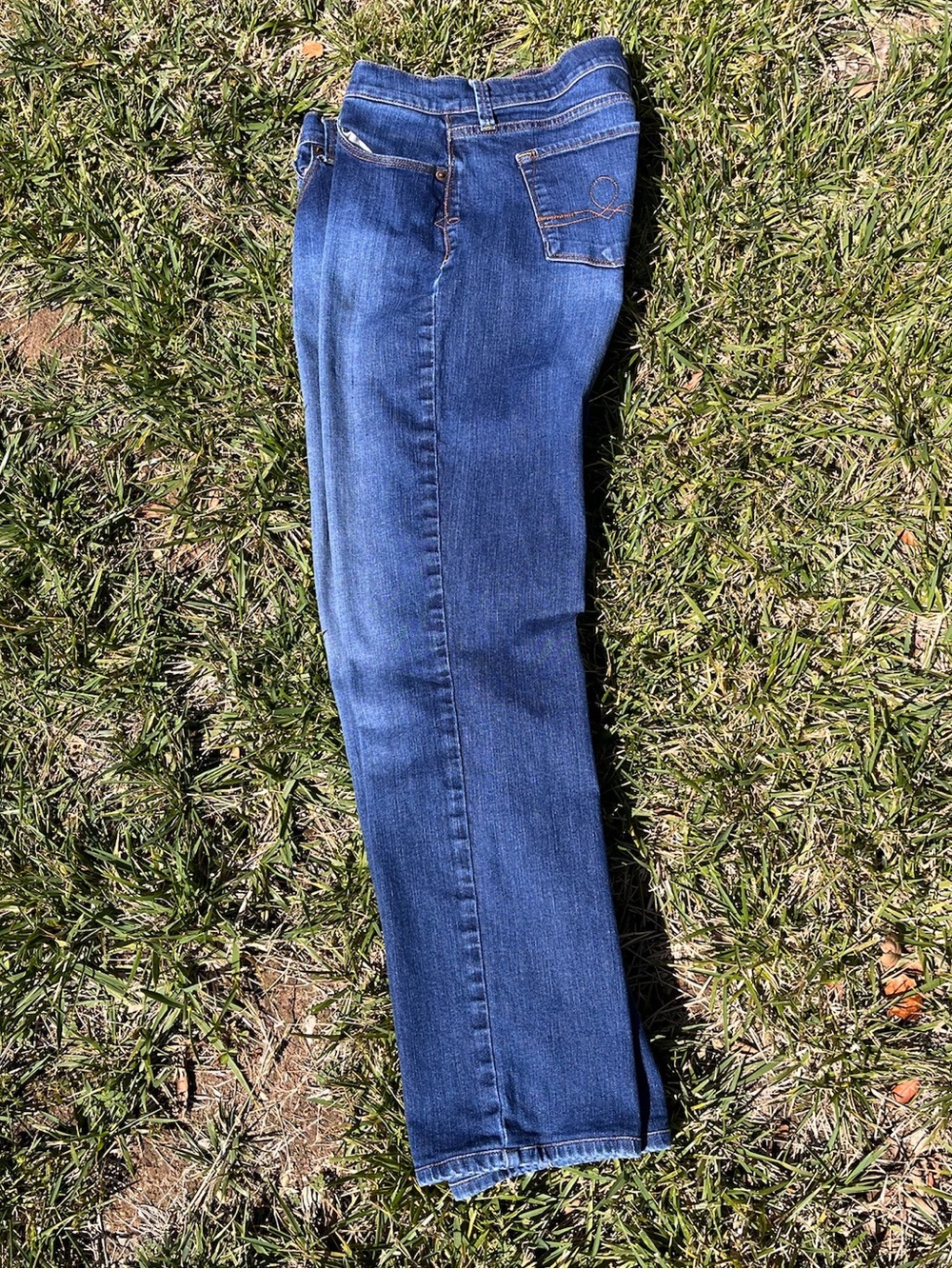 Lucky Brand “Sofia Straight" mid-rise jeans with higher back rise - size 10/30 L - Picture 3 of 4